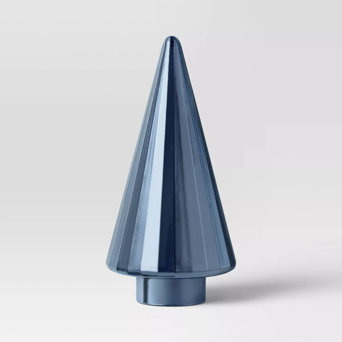 Sapin de Noël de taille moyenne avec rainures bleues